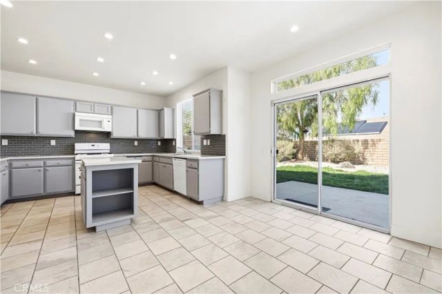 5319 Essex, Palmdale, CA 93552