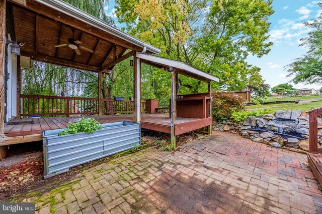 2445 MASSANUTTEN, Winchester, VA 22601