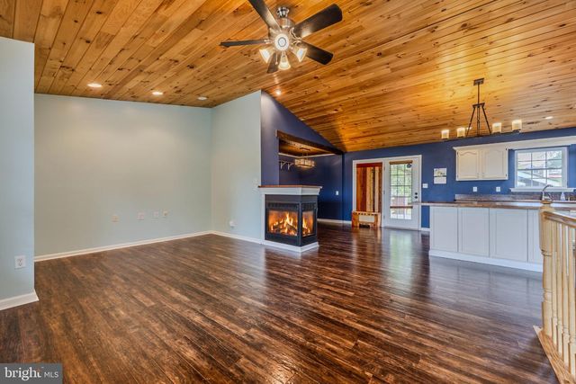 2445 MASSANUTTEN, Winchester, VA 22601