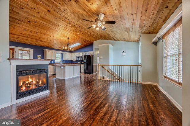 2445 MASSANUTTEN, Winchester, VA 22601
