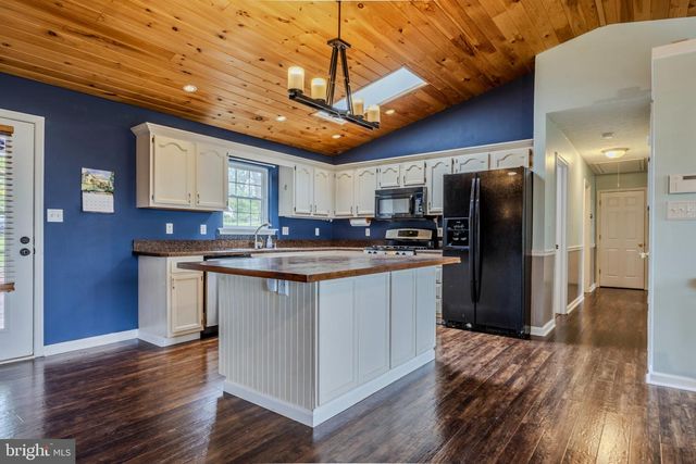 2445 MASSANUTTEN, Winchester, VA 22601