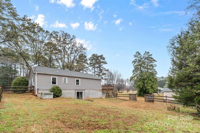 2430 Mt Holly-Huntersville Road, Charlotte, NC 28214