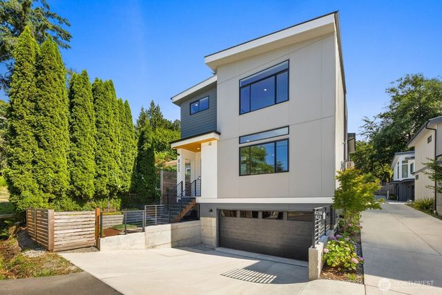 825 NE 105th Street, Seattle, WA 98125