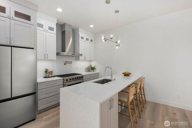 825 NE 105th Street, Seattle, WA 98125