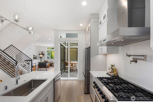 825 NE 105th Street, Seattle, WA 98125