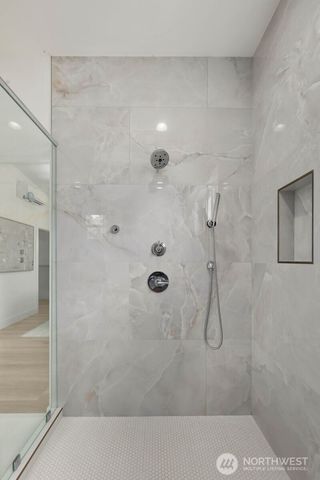 825 NE 105th Street, Seattle, WA 98125