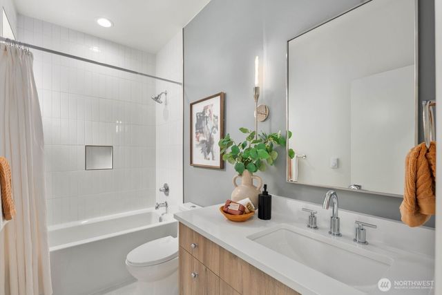 825 NE 105th Street, Seattle, WA 98125