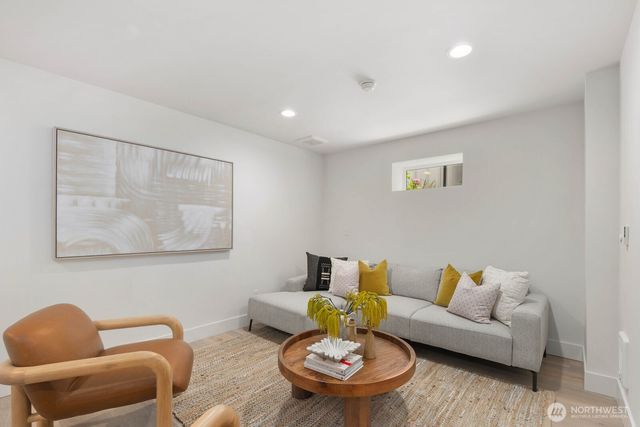 825 NE 105th Street, Seattle, WA 98125