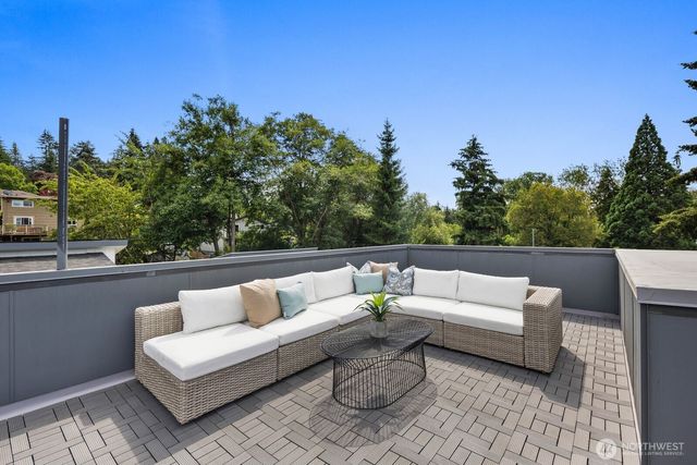 825 NE 105th Street, Seattle, WA 98125