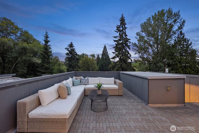 825 NE 105th Street, Seattle, WA 98125