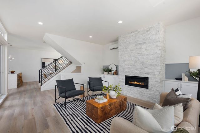 825 NE 105th Street, Seattle, WA 98125