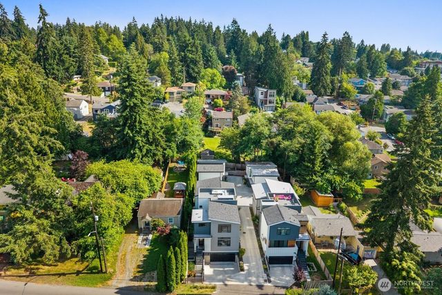 825 NE 105th Street, Seattle, WA 98125