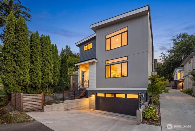 825 NE 105th Street, Seattle, WA 98125