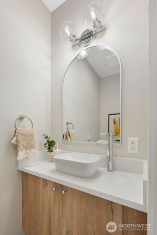 825 NE 105th Street, Seattle, WA 98125