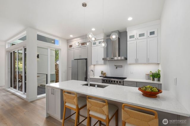 825 NE 105th Street, Seattle, WA 98125