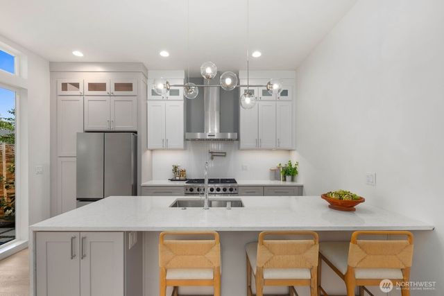 825 NE 105th Street, Seattle, WA 98125