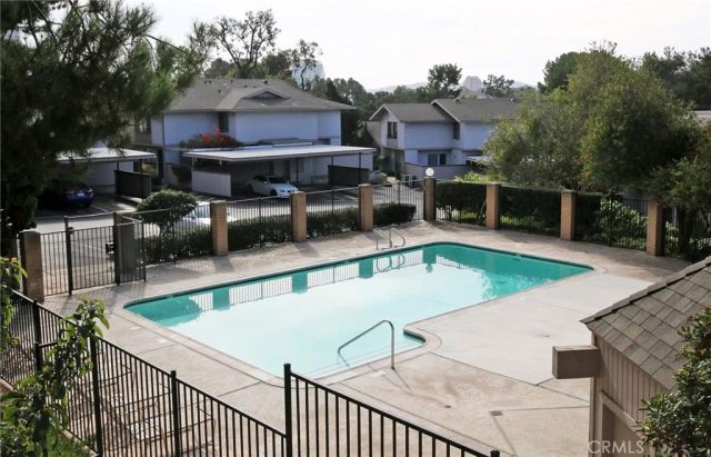 9693 caminito del vida, La Jolla, CA 92121