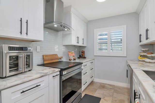 2424 W TAMPA BAY BOULEVARD C105, Tampa, FL 33607