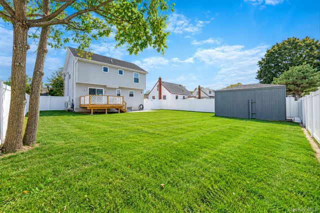 23 Bogart Street, Huntington Station, NY 11746
