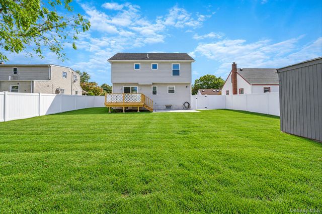 23 Bogart Street, Huntington Station, NY 11746