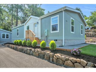 144 S 6th St, St Helens, OR 97051