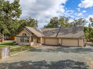 233 Barker Drive, Merlin, OR 97532