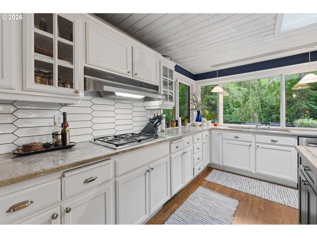 18148 PIONEER Ct, Lake Oswego, OR 97034