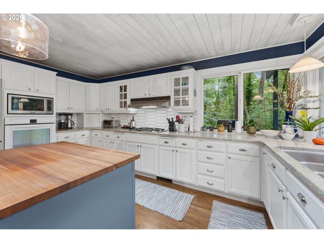18148 PIONEER Ct, Lake Oswego, OR 97034
