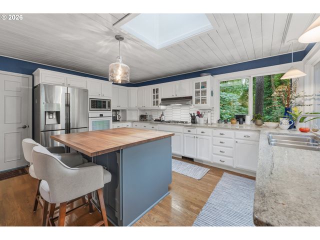 18148 PIONEER Ct, Lake Oswego, OR 97034