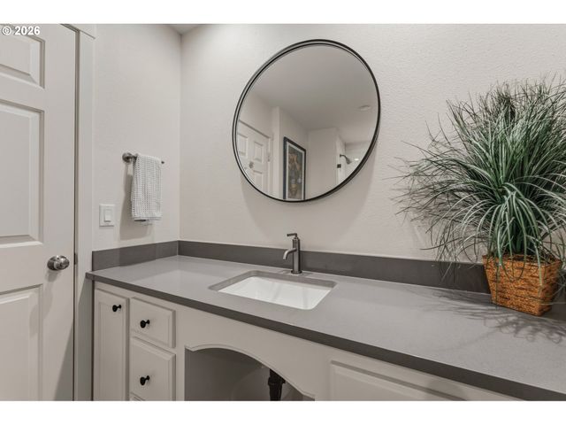 18148 PIONEER Ct, Lake Oswego, OR 97034