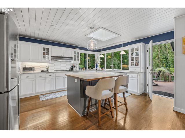 18148 PIONEER Ct, Lake Oswego, OR 97034