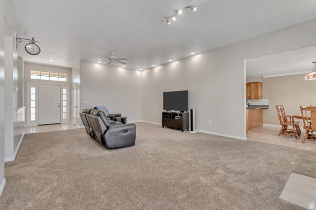634 W 2325 N, Layton, UT 84041