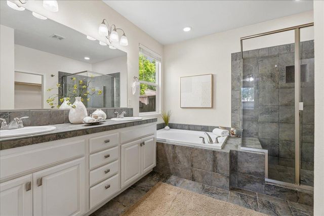 1325 Appaloosa Ct, Auburn, CA 95603