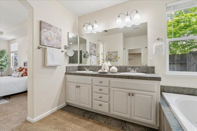 1325 Appaloosa Ct, Auburn, CA 95603