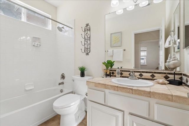 1325 Appaloosa Ct, Auburn, CA 95603