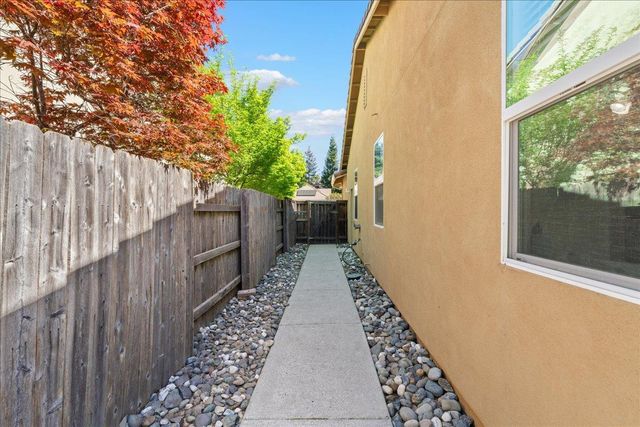 1325 Appaloosa Ct, Auburn, CA 95603