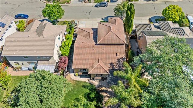 1325 Appaloosa Ct, Auburn, CA 95603