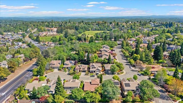 1325 Appaloosa Ct, Auburn, CA 95603