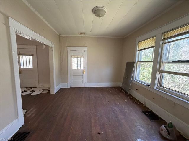 305 Lockland Avenue, Winston-salem, NC 27103