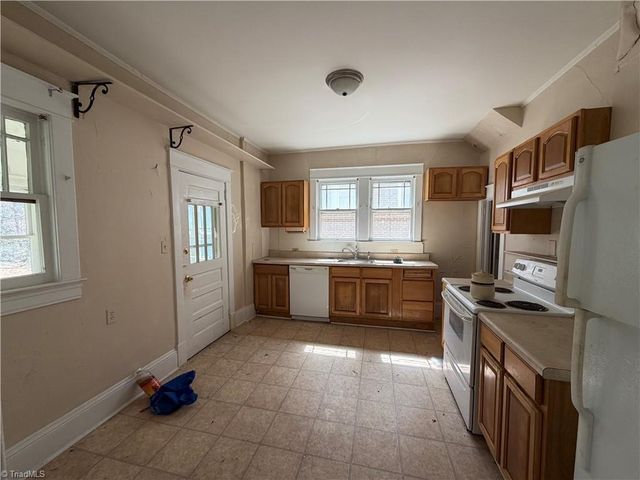 305 Lockland Avenue, Winston-salem, NC 27103