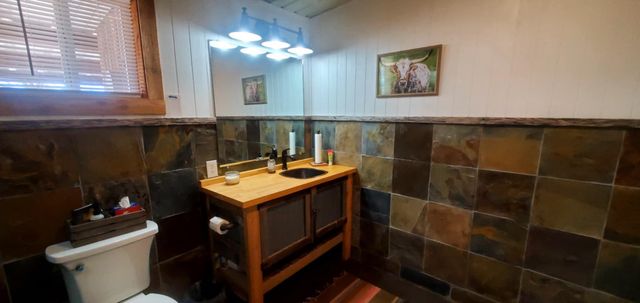 702 E Schubert ST E, Fredericksburg, TX 78624