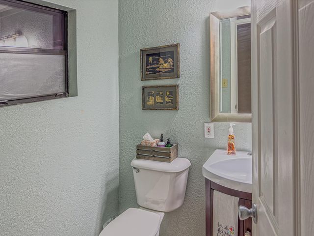 702 E Schubert ST E, Fredericksburg, TX 78624