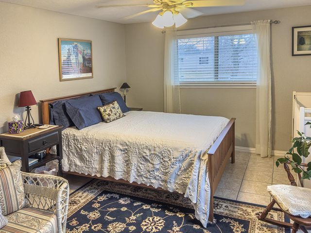 702 E Schubert ST E, Fredericksburg, TX 78624