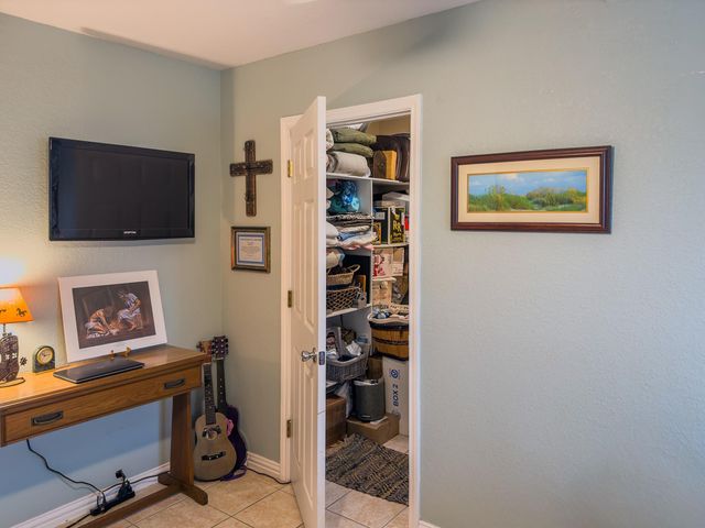 702 E Schubert ST E, Fredericksburg, TX 78624
