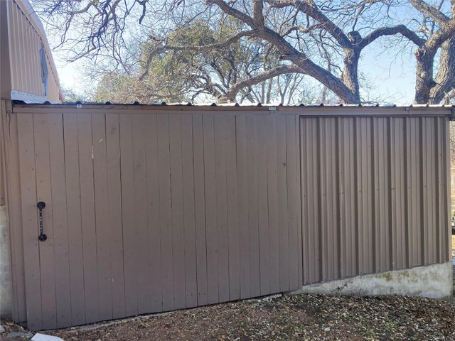 702 E Schubert ST E, Fredericksburg, TX 78624