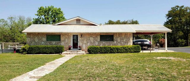 702 E Schubert ST E, Fredericksburg, TX 78624