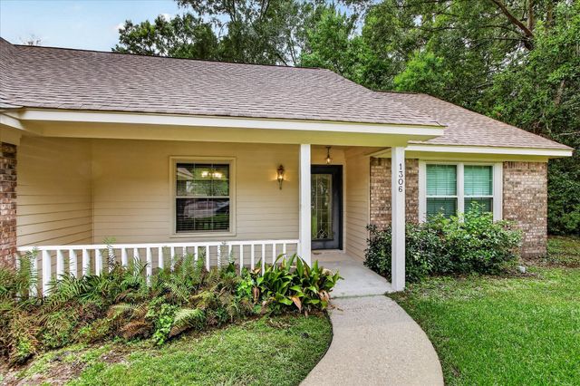 1306 Sandlewood Dr., Hattiesburg, MS 39402