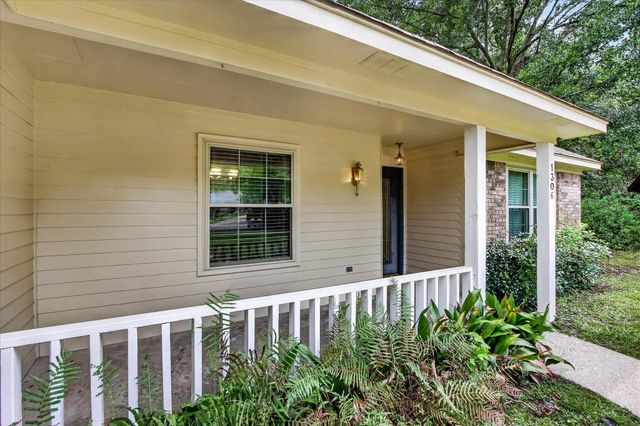 1306 Sandlewood Dr., Hattiesburg, MS 39402