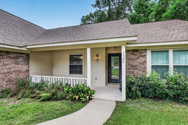 1306 Sandlewood Dr., Hattiesburg, MS 39402
