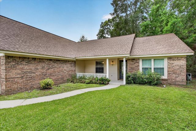 1306 Sandlewood Dr., Hattiesburg, MS 39402